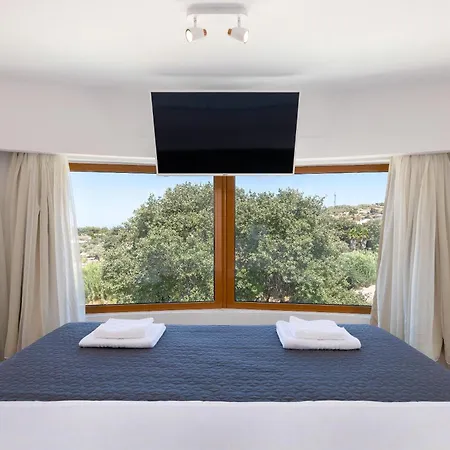 Hamilton Grand Vila *