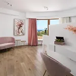 Hamilton Grand Villa