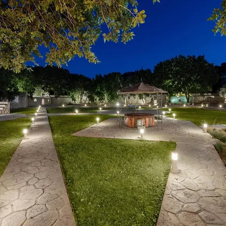 Hamilton Grand Villa *