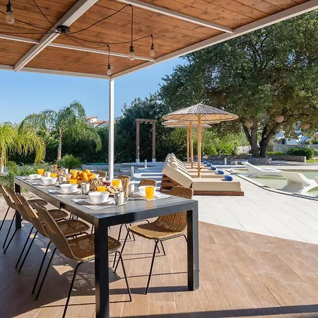 Вилла Hamilton Grand *