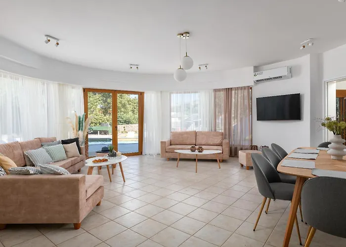 Hamilton Grand Villa *