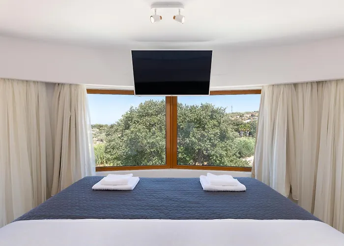 Hamilton Grand Villa *